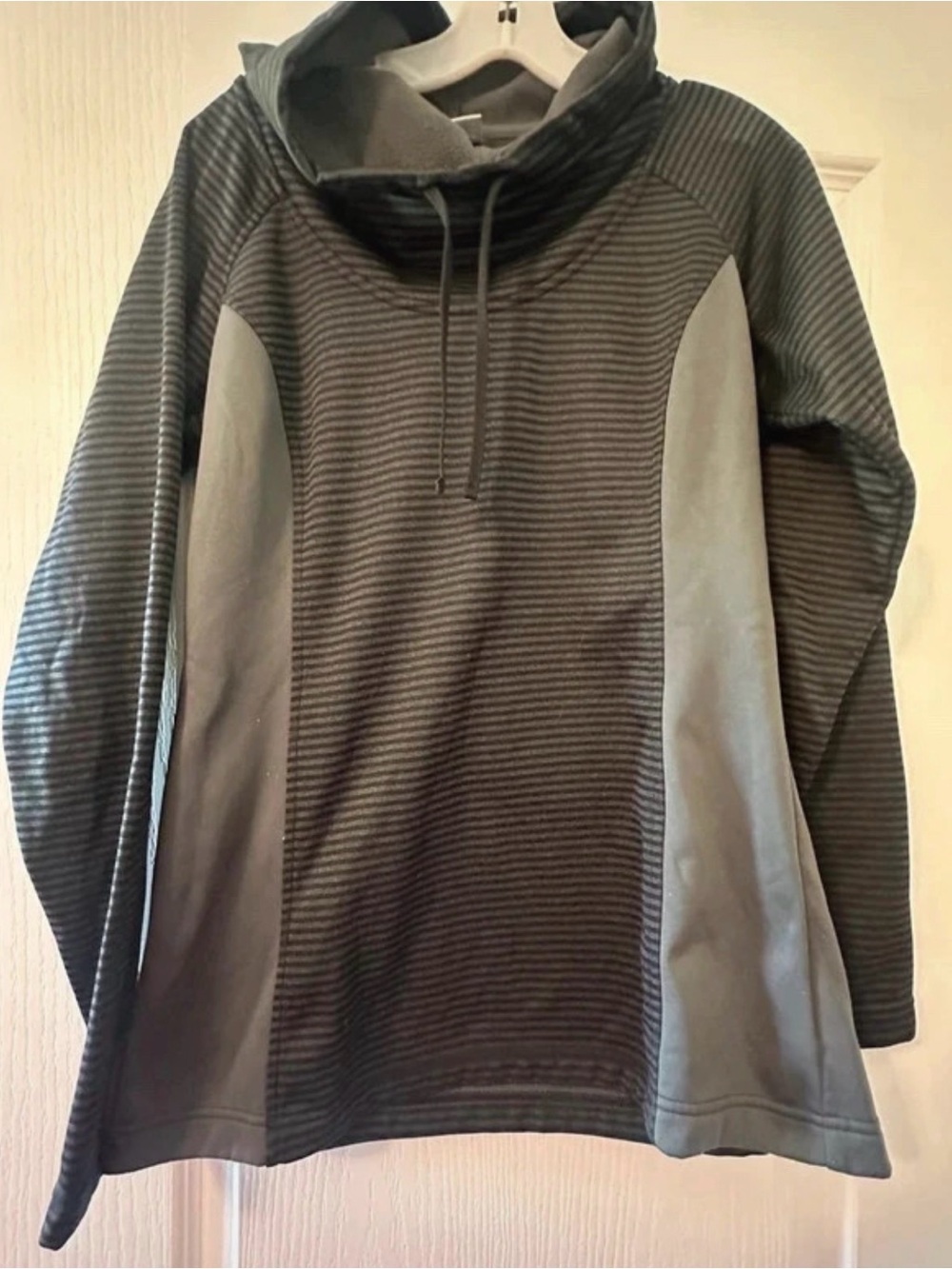 Columbia Women's Black and Gray Turtleneck Pullover